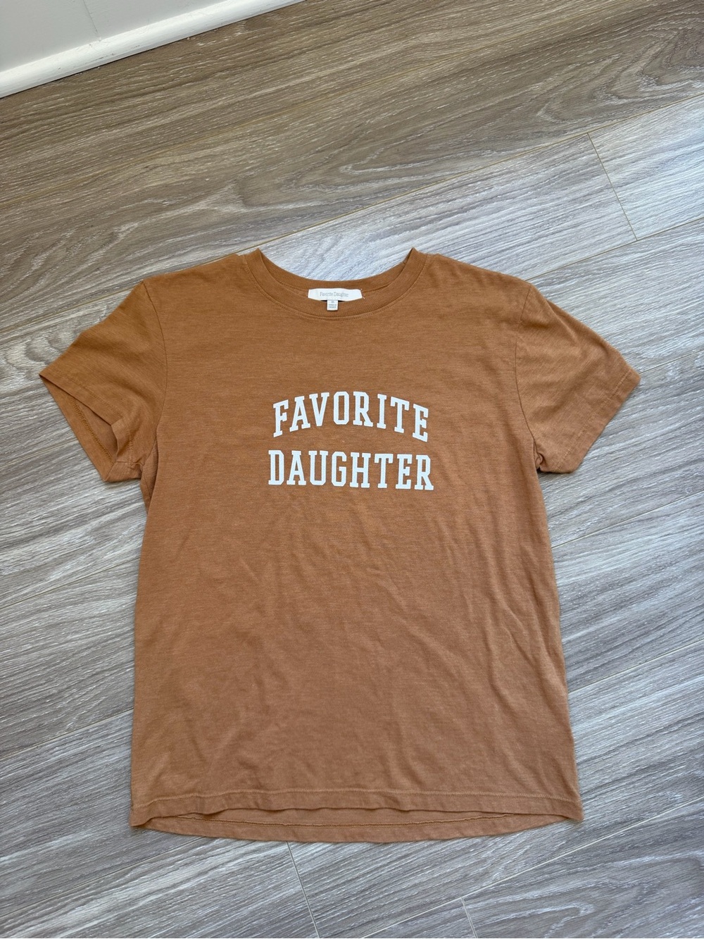 Favorite Daughter Women’s Collegiate Graphic Tee Sz XS Brown Tan EUC